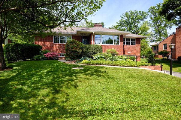 Exterior, Facade, Brick Facade, Split Level