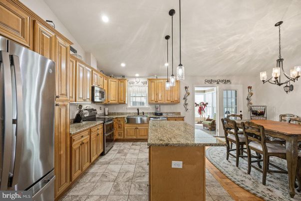 Chandelier, Dining room, Interior, Kitchen, Marble, Pendant Lights, Recessed Lighting, Stainless Steel Appliances