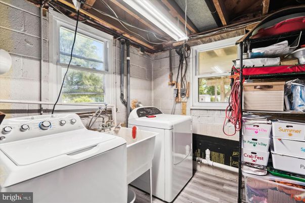 Interior, Washer, Wood Texture Flooring