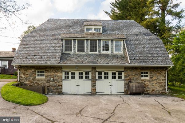 Attached, Exterior, Facade, Cape Cod