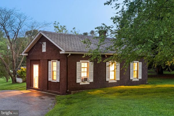 Exterior, Facade, Brick Facade, Brick Traditional