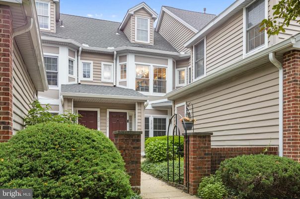 Exterior, Facade, Brick Facade, Cape Cod