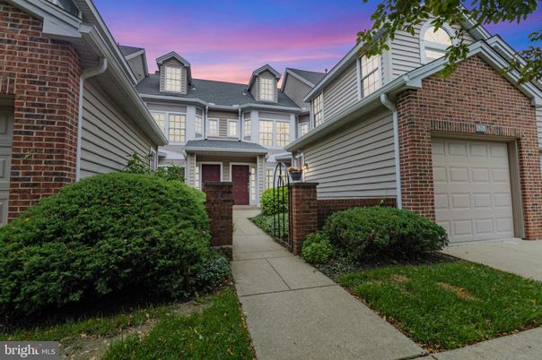 Attached, Exterior, Facade, Brick Facade, Queen Anne Victorian