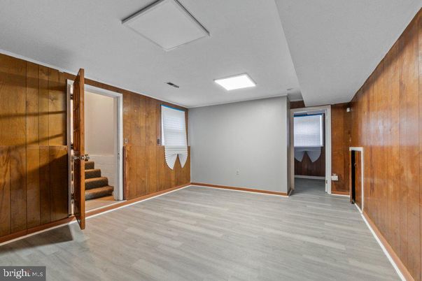 Empty room, Interior, Recessed Lighting, Wood Texture Flooring, Wooden Walls