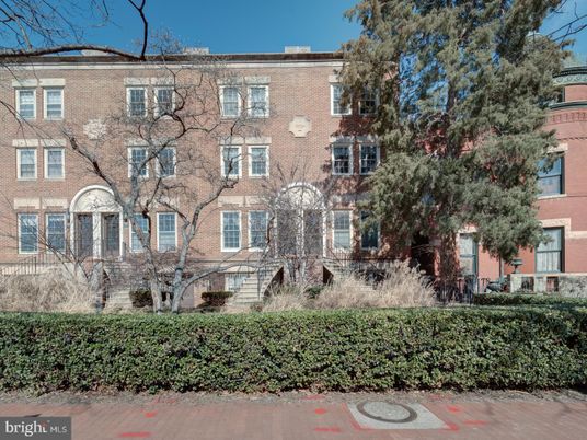 Exterior, Facade, Brick Facade, Rowhouse