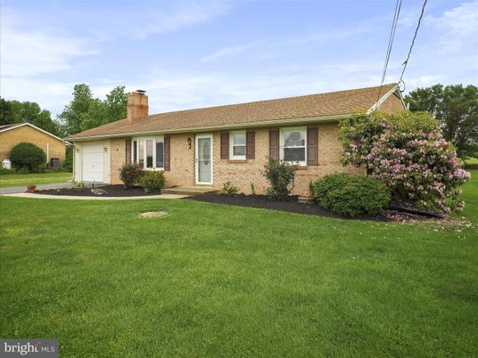 Attached, Exterior, Facade, Brick Facade, Ranch