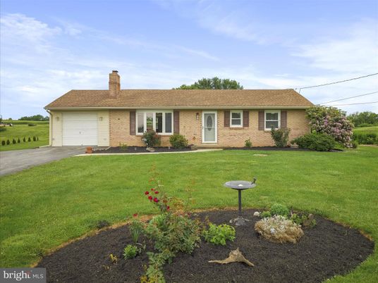 Attached, Exterior, Facade, Brick Facade, Ranch
