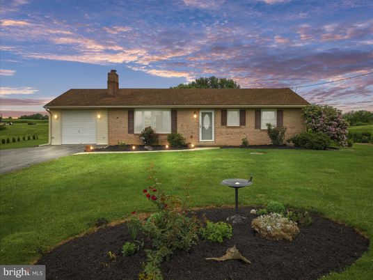 Attached, Backyard, Exterior, Facade, Brick Facade, Ranch