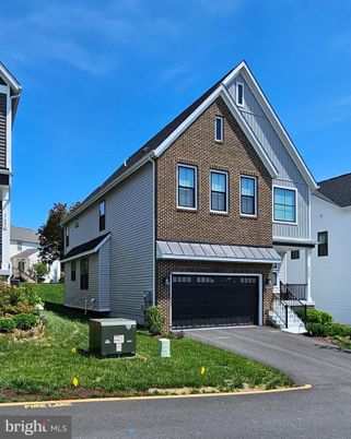 Attached, Exterior, Facade, Brick Facade, Farmhouse