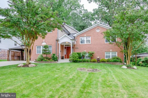 Backyard, Exterior, Facade, Brick Facade, Brick Traditional