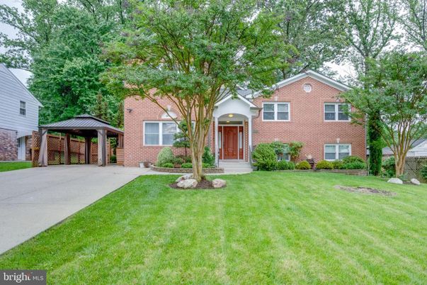 Backyard, Exterior, Facade, Brick Facade, Brick Traditional