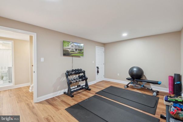 Fitness Equipment, Interior, Recessed Lighting, Wood Texture Flooring