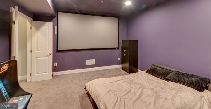 Bedroom, Interior, Projection Screen, Recessed Lighting