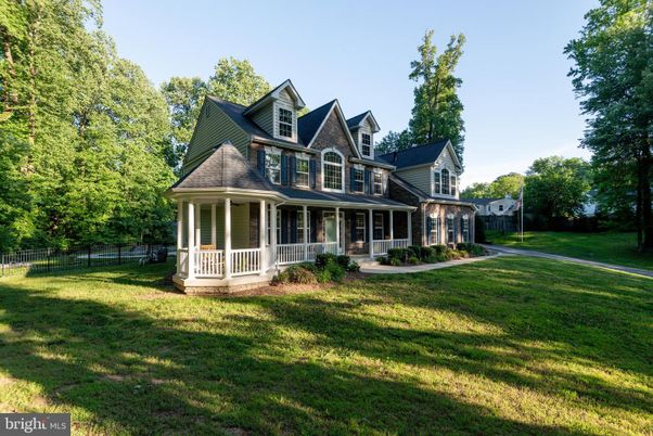 Backyard, Exterior, Facade, Queen Anne Victorian