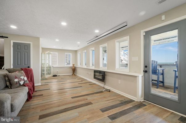 Interior, Recessed Lighting, Water, Wood Texture Flooring