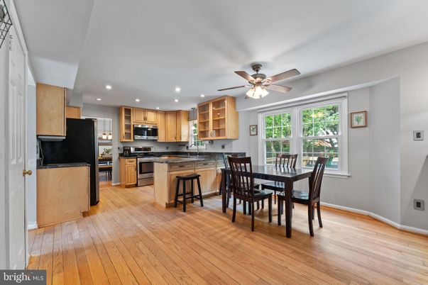Dining room, Interior, Kitchen, Recessed Lighting, Stainless Steel Appliances, Wood Texture Flooring