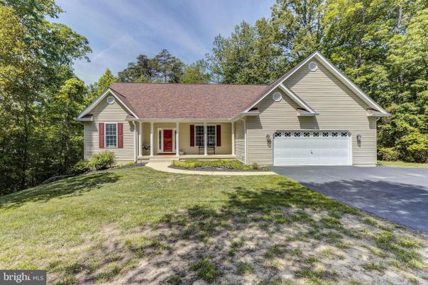 Attached, Exterior, Facade, Ranch