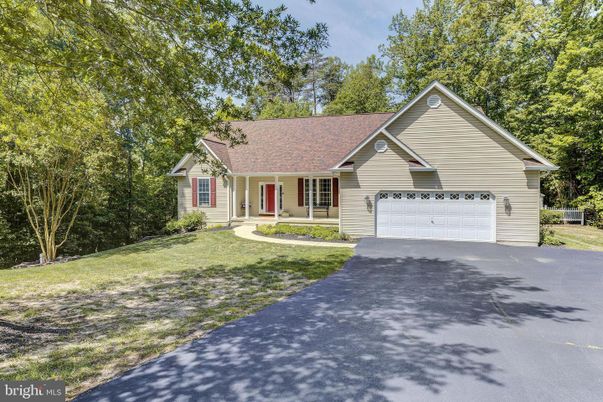 Attached, Exterior, Facade, Ranch