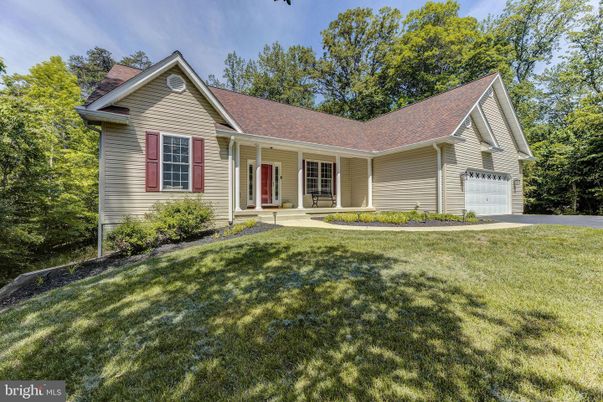 Attached, Exterior, Facade, Ranch