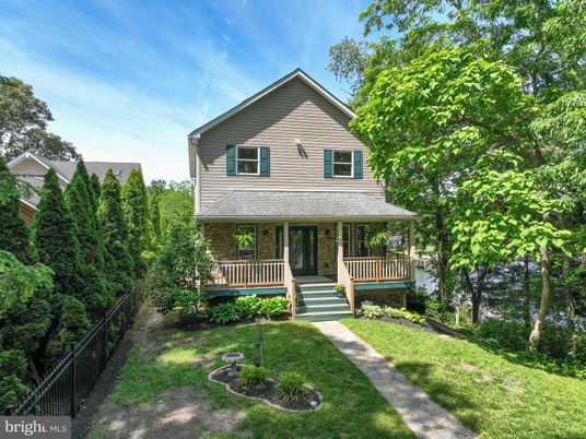 Backyard, Exterior, Facade, Queen Anne Victorian