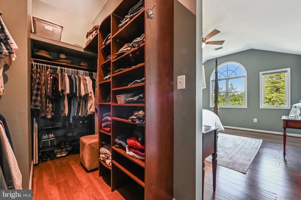 Interior, Walk-in Closets, Wood Texture Flooring