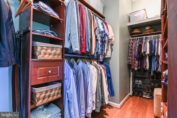 Interior, Walk-in Closets, Wood Texture Flooring