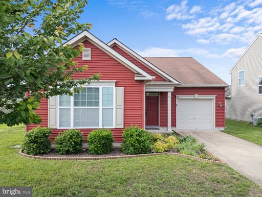 Attached, Exterior, Facade, American Craftsman