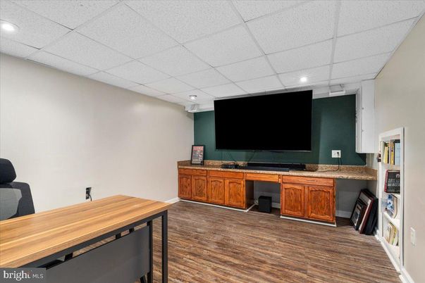 Home Office, Interior, Recessed Lighting, Wood Texture Flooring