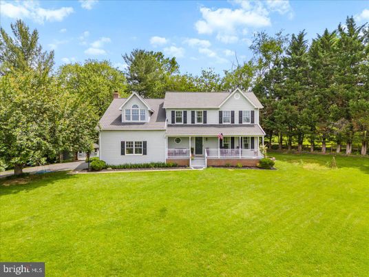Backyard, Exterior, Facade, Farmhouse