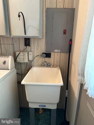 Bathroom, Free Standing Baths, Interior, Washer