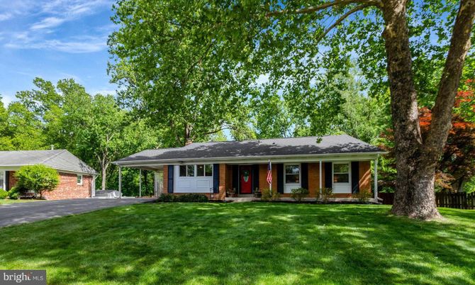 Attached, Exterior, Facade, Brick Facade, Ranch