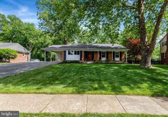 Exterior, Facade, Brick Facade, Ranch