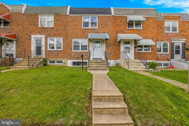 Exterior, Facade, Brick Facade, Rowhouse
