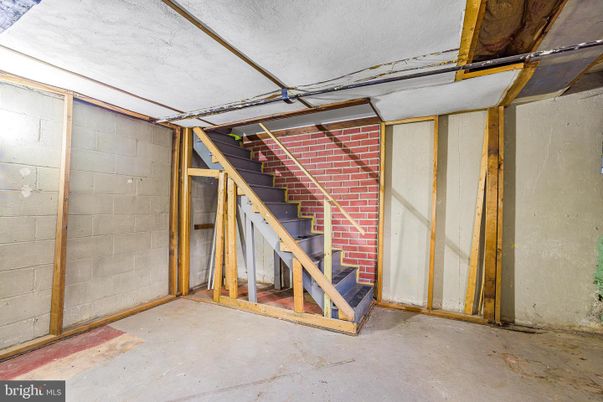Garage, Interior, Stone Walls