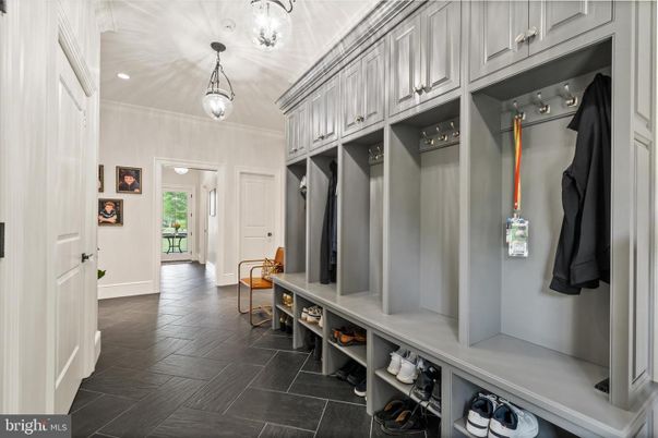 Interior, Pendant Lights, Recessed Lighting, Walk-in Closets