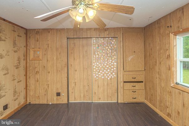 Empty room, Interior, Recessed Lighting, Wood Texture Flooring, Wooden Walls