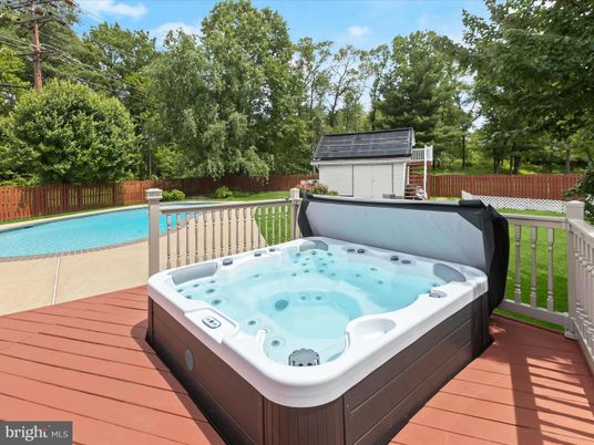 Exterior, Hot Tub, Pool