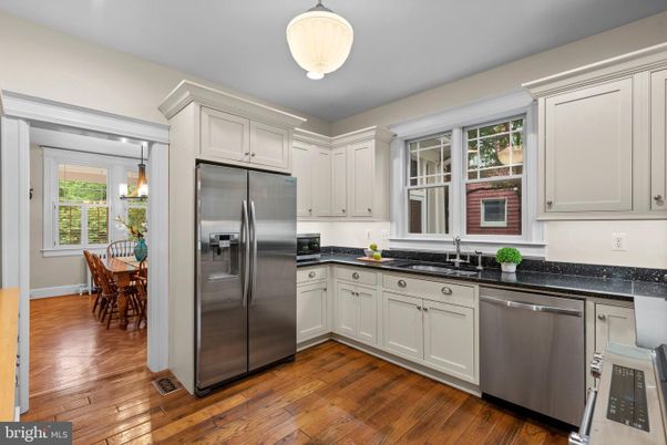 Dining room, Interior, Kitchen, Stainless Steel Appliances, Wood Texture Flooring