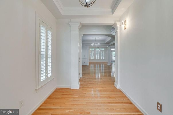 Interior, Pendant Lights, Wood Texture Flooring