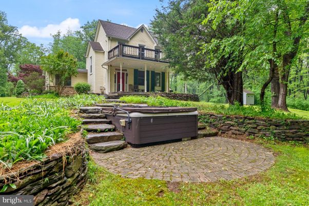 Backyard, Exterior, Hot Tub