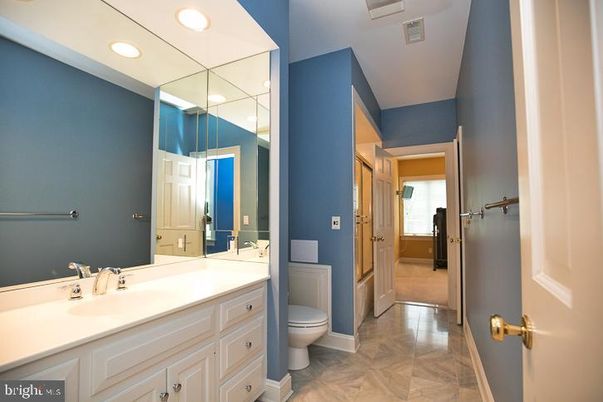Bathroom, Interior, Recessed Lighting