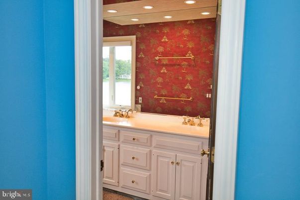 Bathroom, Interior, Recessed Lighting