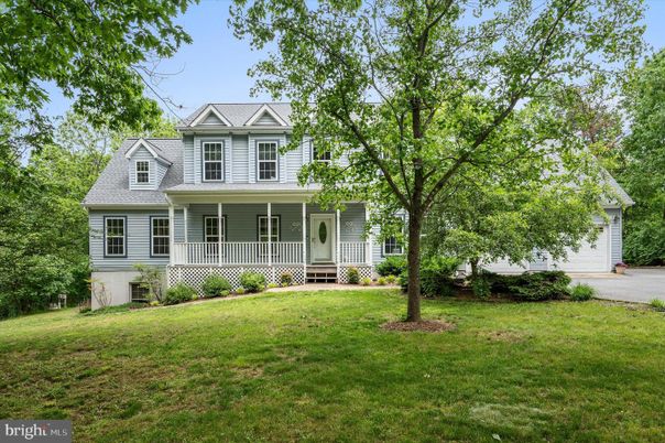 Attached, Backyard, Exterior, Facade, Queen Anne Victorian