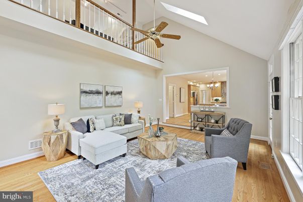Dining room, Interior, Living room, Pendant Lights, Recessed Lighting, Wood Texture Flooring