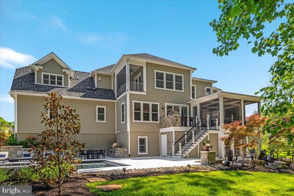 Exterior, Facade, American Craftsman