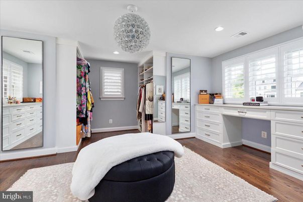 Interior, Pendant Lights, Recessed Lighting, Walk-in Closets, Wood Texture Flooring