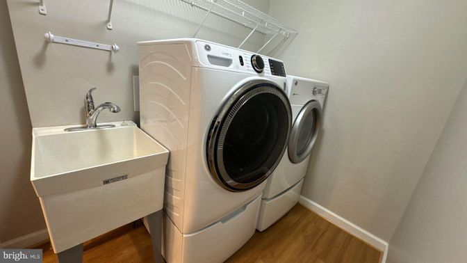 Interior, Washer, Wood Texture Flooring