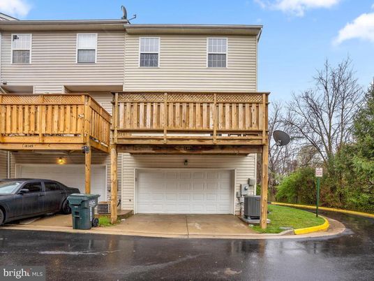 Attached, Exterior, Facade, Rowhouse