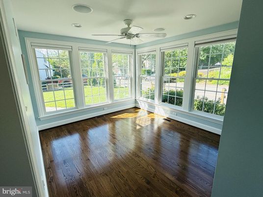 Empty room, Interior, Recessed Lighting, Sun Room, Wood Texture Flooring