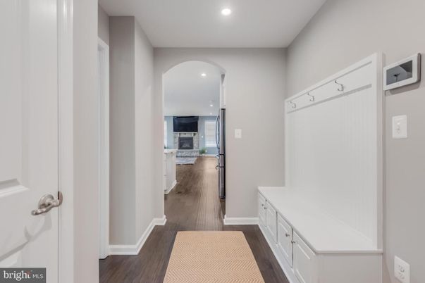 Interior, Recessed Lighting, Wood Texture Flooring